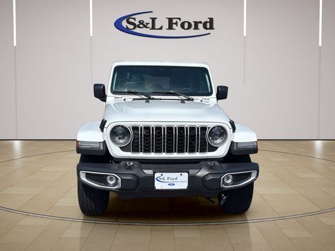 Used 2025 Jeep Wrangler Unlimited Sahara AWD/4WD image 12