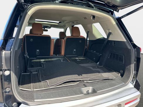 Used 2022 Nissan Pathfinder Platinum image 10