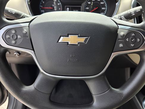 Used 2023 Chevrolet Traverse LS FWD image 23