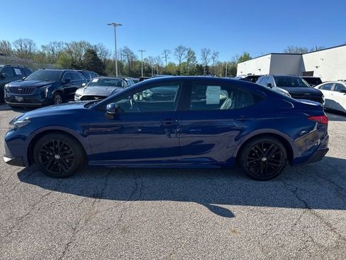 Used 2025 Toyota Camry SE FWD image 4