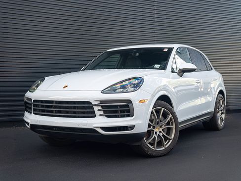 Used 2022 Porsche Cayenne Platinum Edition AWD/4WD image 1