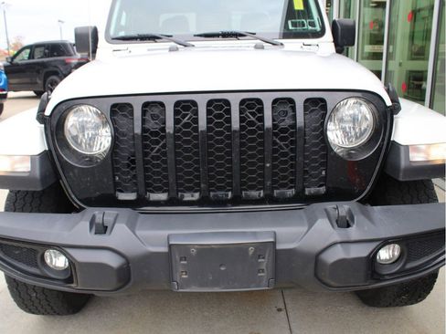 Certified 2021 Jeep Gladiator Willys image 2