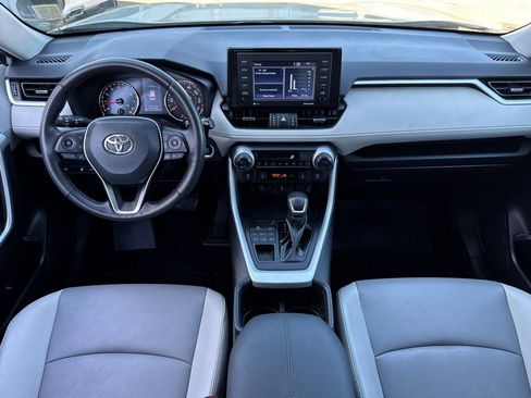 Used 2022 Toyota RAV4 XLE Premium image 14
