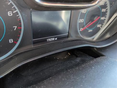 Used 2017 Chevrolet Cruze LT image 4