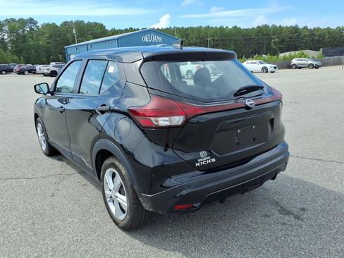 Used 2022 Nissan Kicks S FWD image 3