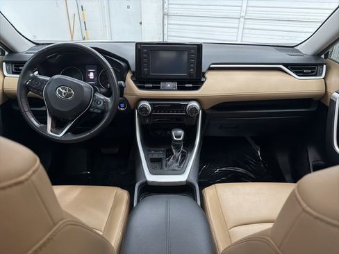 Used 2019 Toyota RAV4 XLE Premium image 23