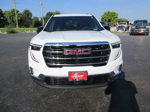 Certified 2026 GMC Acadia Elevation w/ Elevation Premium Package AWD/4WD image 13