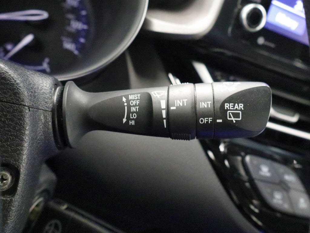 Used 2021 Toyota C-HR LE FWD image 32