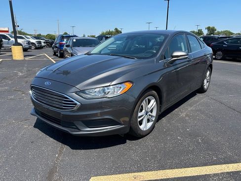 Used 2018 Ford Fusion SE FWD image 7