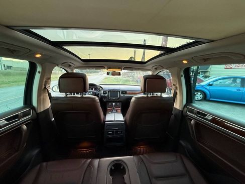 Used 2013 Volkswagen Touareg TDI AWD/4WD image 25