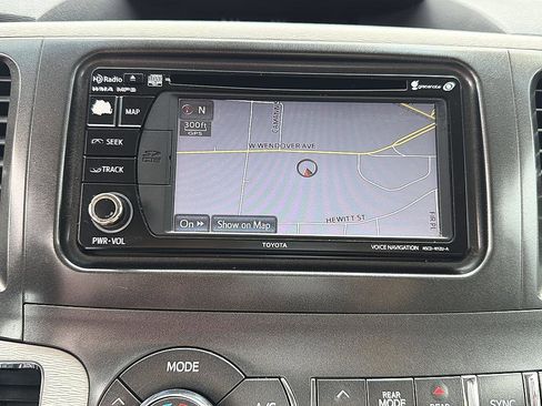 Used 2013 Toyota Sienna XLE w/ Entertainment Pkg FWD image 16