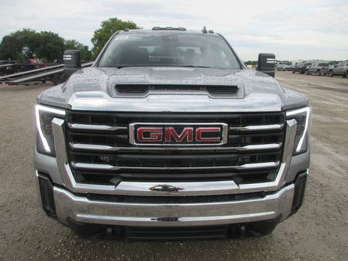 New 2026 GMC Sierra 3500 SLE w/ SLE Value Package AWD/4WD image 11