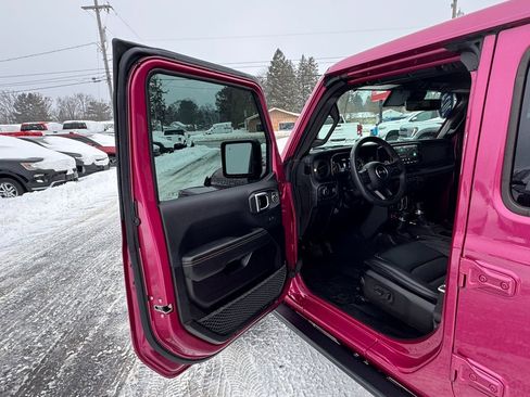 Used 2024 Jeep Wrangler Rubicon 392 image 9