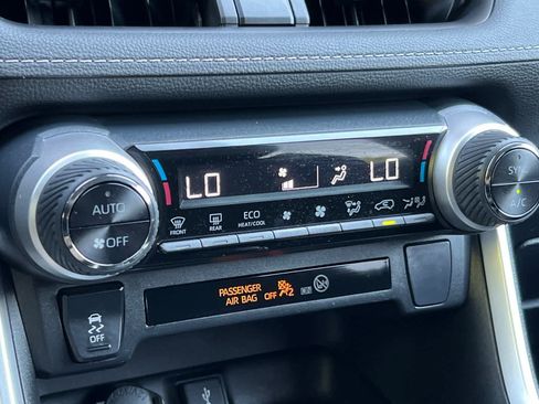 Certified 2022 Toyota RAV4 LE AWD/4WD image 22
