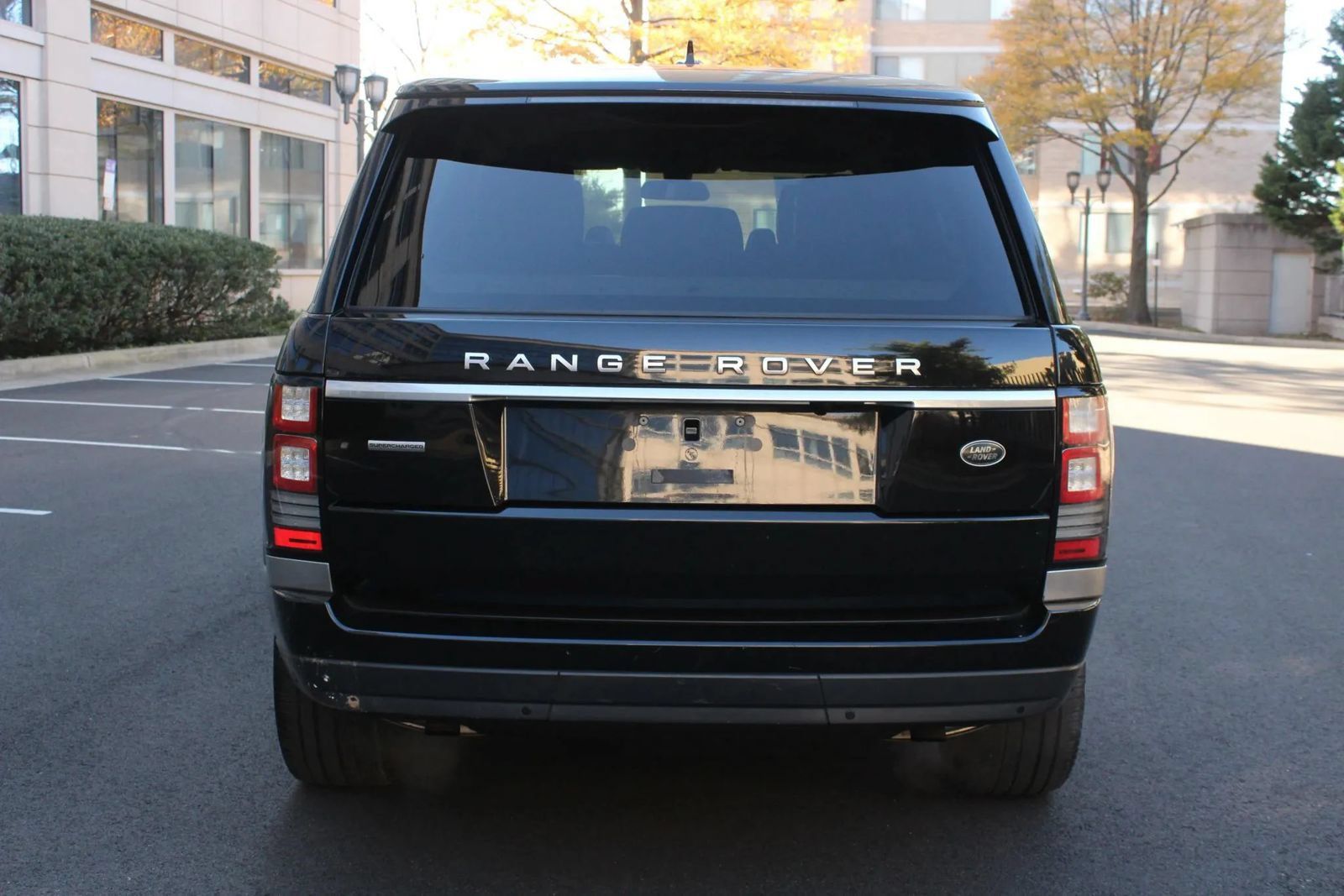 Used 2015 Land Rover Range Rover Supercharged AWD/4WD image 8