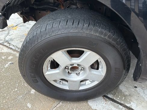 Used 2005 Nissan Frontier SE RWD image 39
