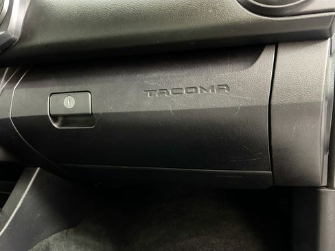 Used 2020 Toyota Tacoma SR image 33