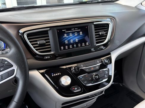 Used 2021 Chrysler Voyager Lxi FWD image 32