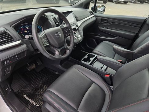 Used 2023 Honda Odyssey Sport image 9
