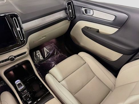 Certified 2026 Volvo XC40 B5 Plus w/ Protection Package Premier AWD/4WD image 24