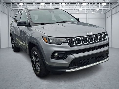 Used 2024 Jeep Compass Limited image 3