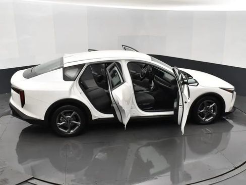 Used 2025 Kia K4 FWD image 6