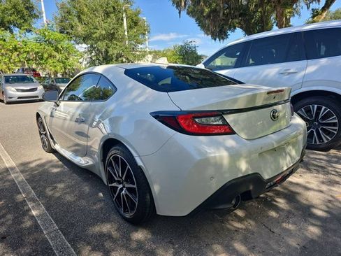 Used 2025 Toyota GR86 RWD image 3