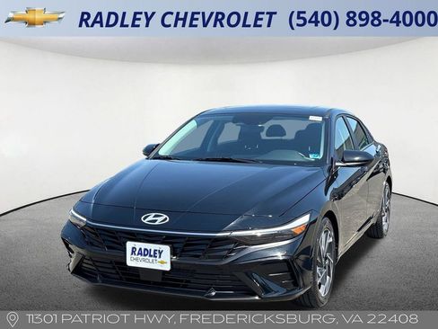 Used 2025 Hyundai Elantra SEL FWD image 1