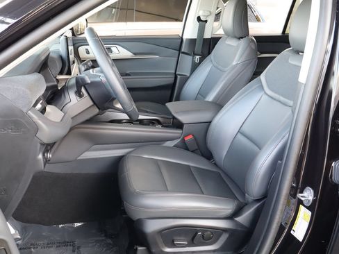 Used 2025 Ford Explorer Active w/ Active Comfort Package RWD image 20