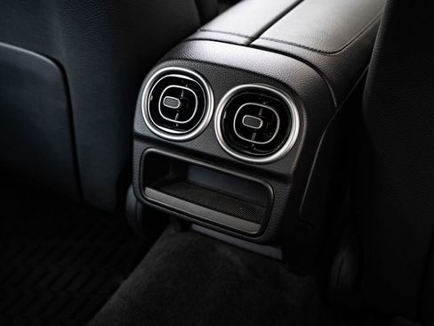 Used 2022 Mercedes-Benz C 300 4MATIC Sedan image 35