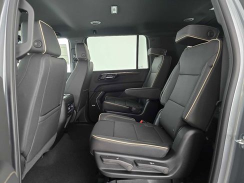 New 2025 Chevrolet Suburban Premier image 16