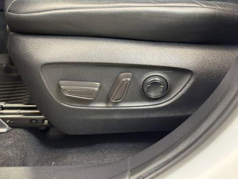 Used 2020 Toyota Highlander XLE image 10