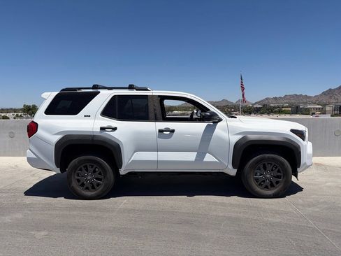 Used 2025 Toyota 4Runner SR5 AWD/4WD image 2