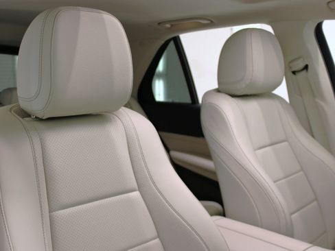 Used 2020 Mercedes-Benz GLE 350 w/ Premium Package image 47