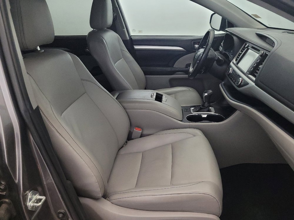 Used 2019 Toyota Highlander XLE w/ Protection Package #3 AWD/4WD image 21
