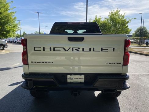 New 2026 Chevrolet Silverado 1500 Custom Trail Boss w/ LPO, Dark Essentials Package AWD/4WD image 8