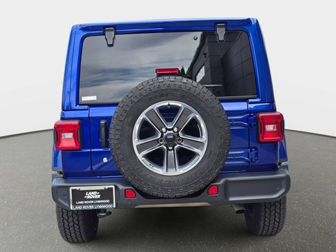 Used 2019 Jeep Wrangler Unlimited Sahara AWD/4WD image 8