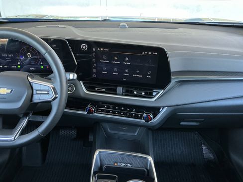 Used 2026 Chevrolet Equinox LT w/ Convenience Package II image 9