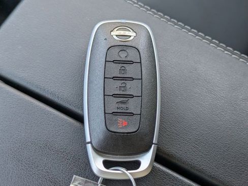 Used 2025 Nissan Rogue SL w/ SL Premium Package FWD image 33