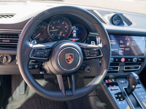 Certified 2026 Porsche Macan AWD/4WD image 13