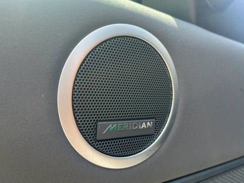 Used 2020 Land Rover Discovery Landmark AWD/4WD image 18