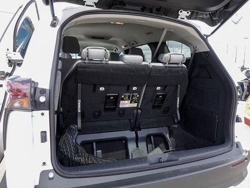 Certified 2025 Toyota Sienna LE FWD image 46