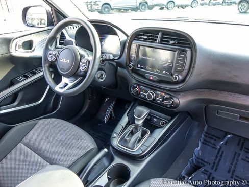 Used 2025 Kia Soul LX w/ LX Technology Package FWD image 22
