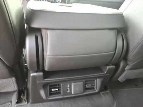 Used 2025 GMC Sierra 1500 SLT AWD/4WD image 28