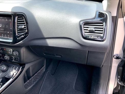 Used 2017 Jeep Compass Limited image 16