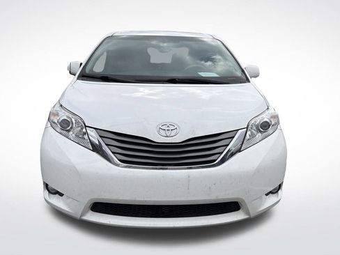 Used 2013 Toyota Sienna XLE w/ Entertainment Pkg image 14