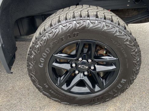 Used 2024 Chevrolet Silverado 1500 Custom Trail Boss w/ LPO, Dark Essentials Package image 30