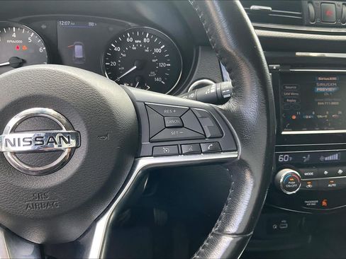 Used 2019 Nissan Rogue SV FWD image 23