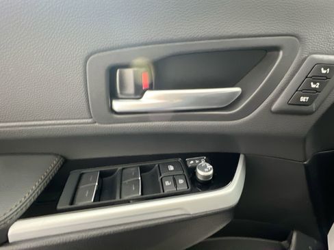 Used 2025 Toyota Sienna Platinum image 16