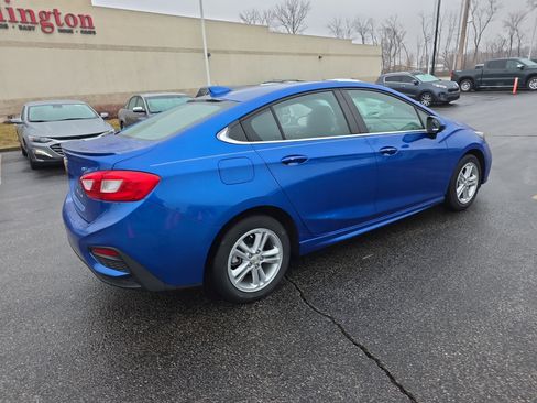 Used 2017 Chevrolet Cruze LT w/ Sun And Sound Package image 3
